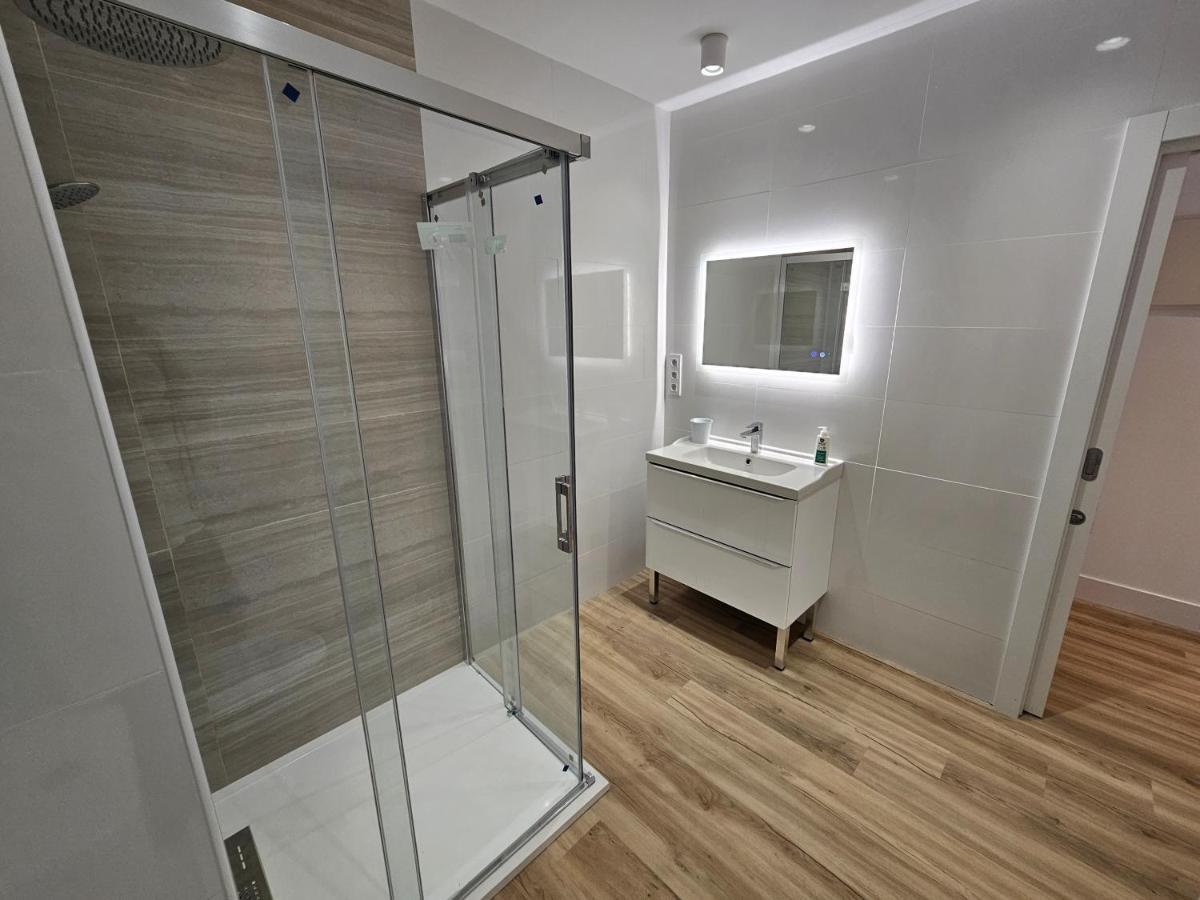 Apartamentos En El Centro - Plaza De Amboage - Wifi Феррол Экстерьер фото